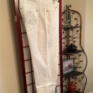 Style & Co. White Cropped Jeans with Silver Embroidered Pocket